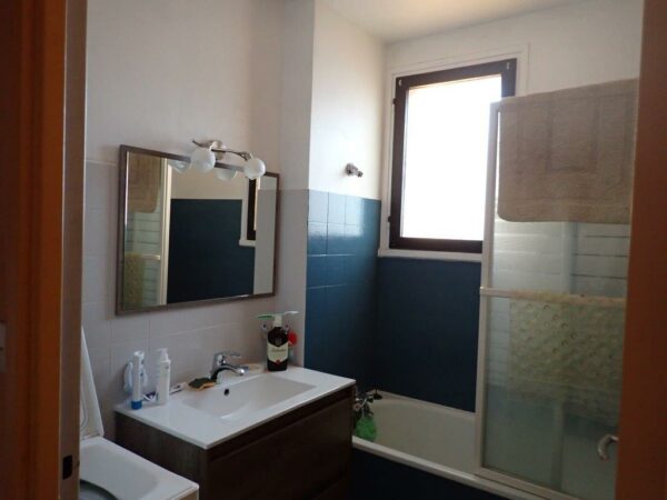 Bathroom with sink, mirror, and window. Interior design by a decorator in Toulouse.
