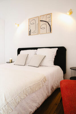 chambre-noir-rouge-dore-lmdeco