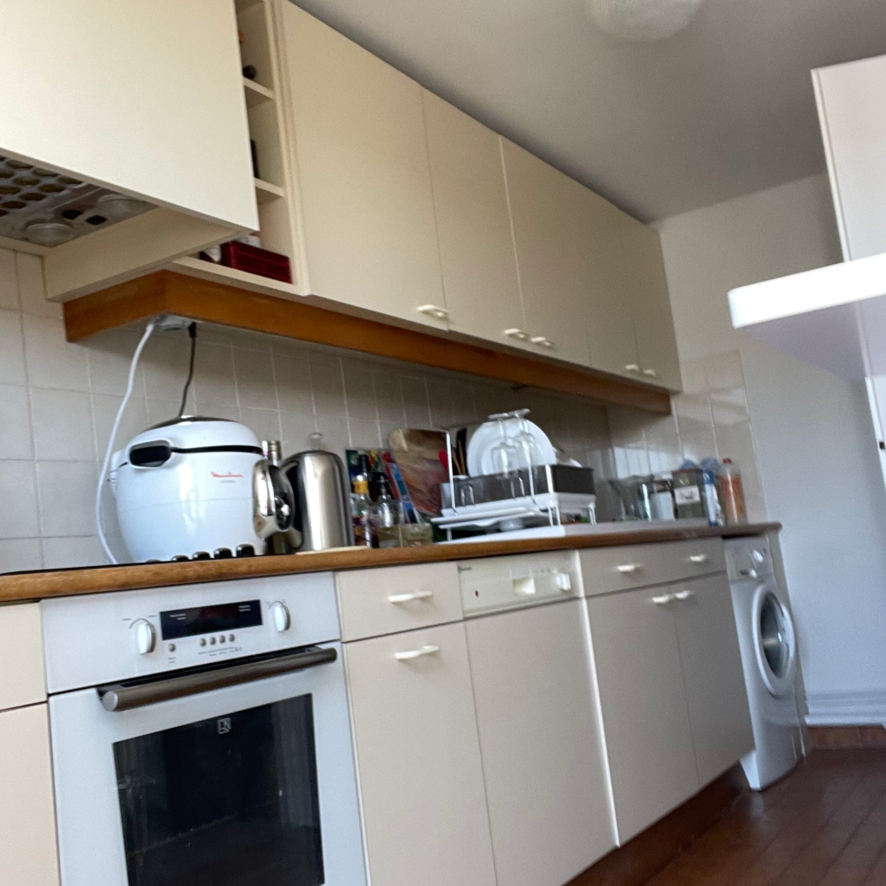 Cuisine moderne avec appareils électroménagers, architecte intérieur toulouse